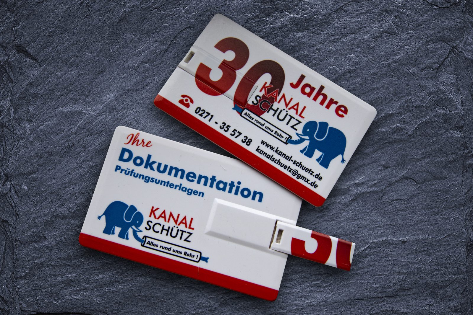 Bedruckte Card-USB-Sticks &ndash; 30 Jahre Kanal Sch&uuml;tz Edition